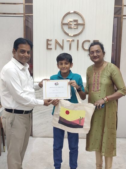 Celebrating every artist's achievement is important to us. This young painter is receiving his certificate of participation after completing his fantastic tote bag.