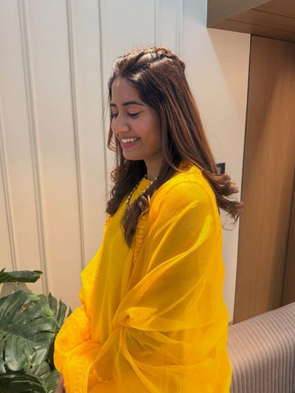 Vibrant Haldi & Mehendi Looks photo 12