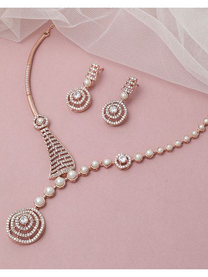 A beautiful necklace set crafted in rose gold, featuring pearls and concentric circles of diamonds. The design is elegant and timeless, perfect for the modern woman.
