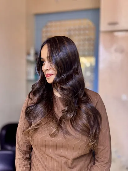 A side profile showing how the subtle highlights frame the face and add a touch of brightness.
