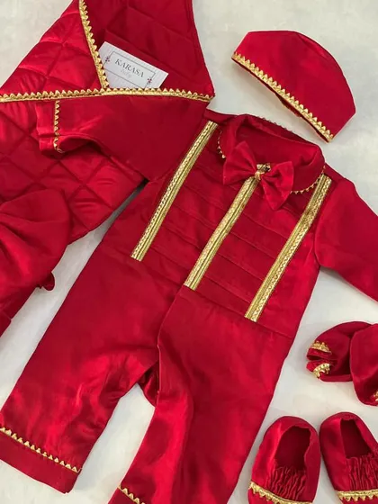 Welcoming a newborn is a precious moment, and I craft my Jamna sets to match that feeling. This complete red velvet set includes a soft quilted blanket, a romper, a cap, and matching booties, all designed to be gentle on a baby's delicate skin.