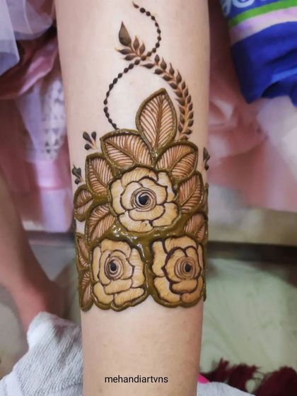 A close up of the shaded rose band design. The shading technique gives the flowers a three dimensional look.