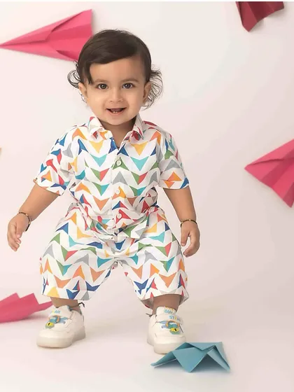 A full-length shot of the adorable paper plane outfit and the colorful, dynamic backdrop.