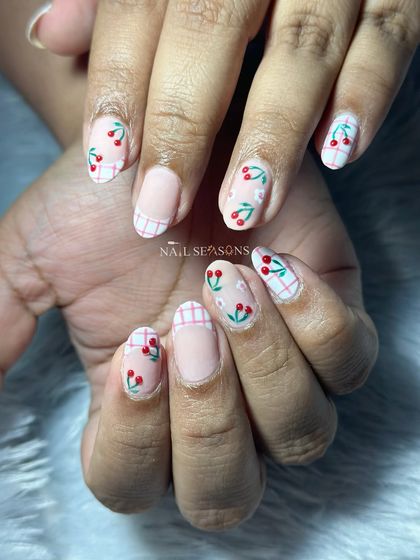 This sweet and delicate design is perfect for spring and summer.