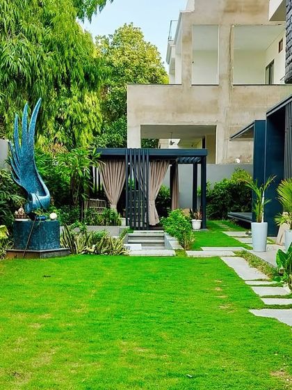 Lush Farmhouse & Villa Landscapes photo 49