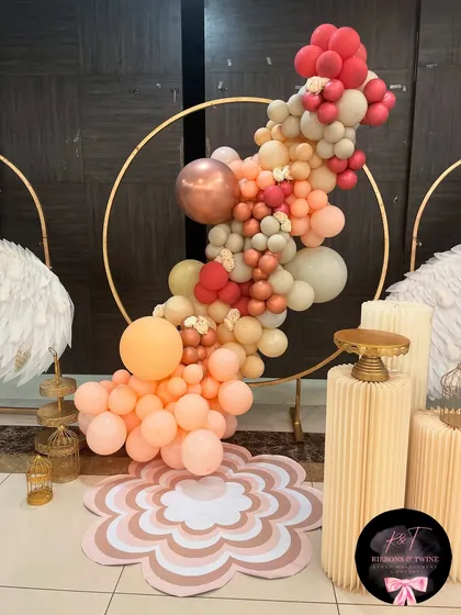 The central decor piece, showing the intricate balloon work, a floral floor decal, and the arrangement of props.