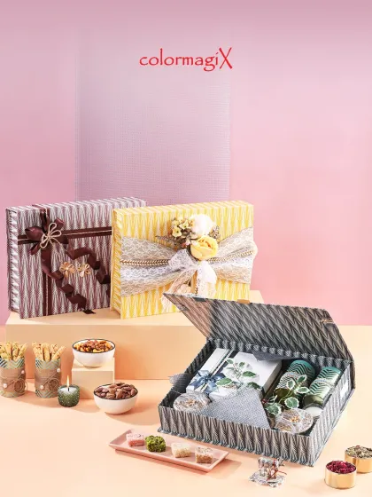This collection of striped boxes in yellow, brown, and blue offers a classic yet stylish packaging solution. Adorned with beautiful ribbons and flowers, they are perfect for any festive occasion.