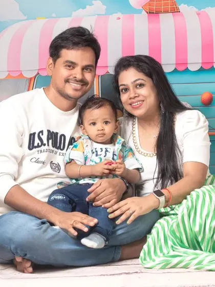 Life is sweet, and so are these moments. This colorful ice cream themed family shoot is all about fun, laughter, and celebrating a first birthday with a playful and vibrant setup.