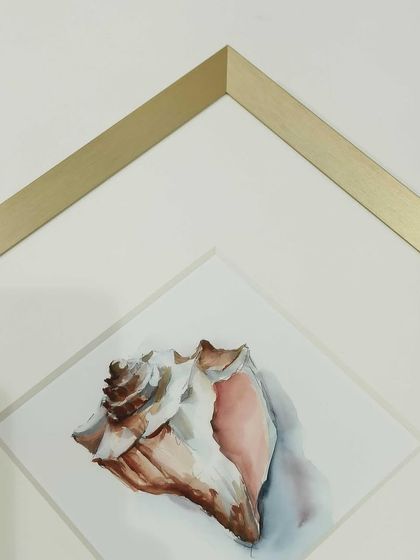 A top-down view of the satin Nara gold frame, showing its slim and elegant profile. This style adds a touch of modern luxury without being overpowering.