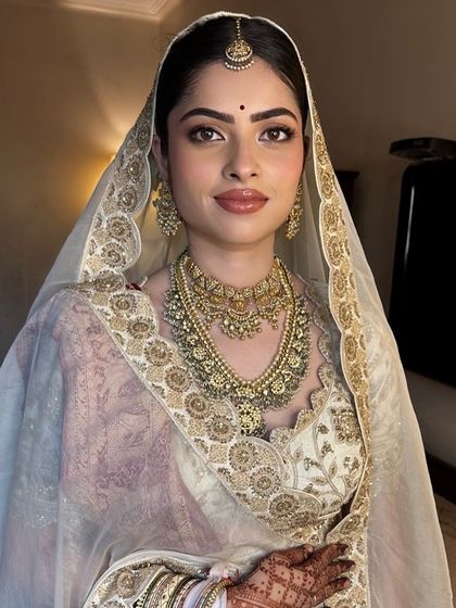 A classic portrait. Sanya's look is all about understated elegance, from her ivory and gold outfit to her soft, luminous makeup.