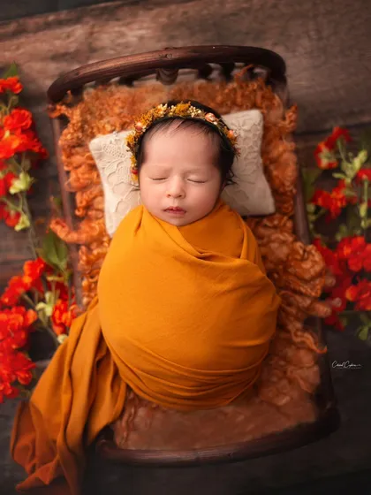 My studio is equipped with a variety of miniature props, like this tiny wooden bed. These setups allow for creative and safe posing, turning your newborn's portrait into a work of art.