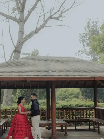 A wide shot capturing the serene atmosphere of a garden gazebo in Pune. This image showcases how I use the environment to frame a couple, creating a sense of privacy and romance in a grander setting.