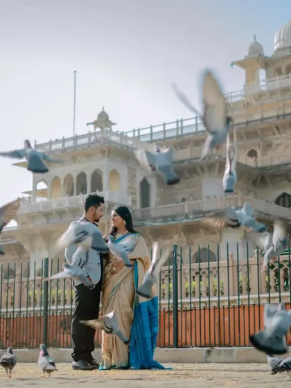 The iconic pigeon-feeding shot at Albert Hall. It’s a fun, dynamic, and quintessentially Jaipur photo that adds a lot of life and movement to a pre-wedding album.