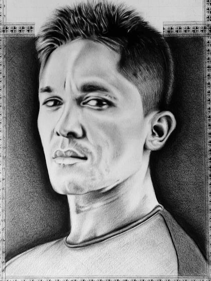 A detailed look at the 22 hours it took to draw Sunil Chhetri. You can see how I start with the eyes and build the portrait from there using the grid method.