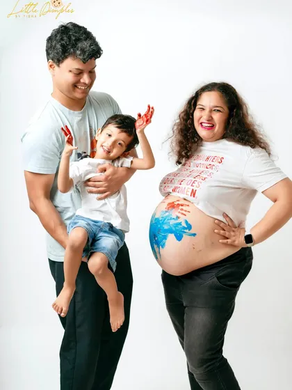 Who says maternity shoots can't be playful? This fun-filled paint session was all about laughter, creativity, and celebrating the new baby with the whole family involved.