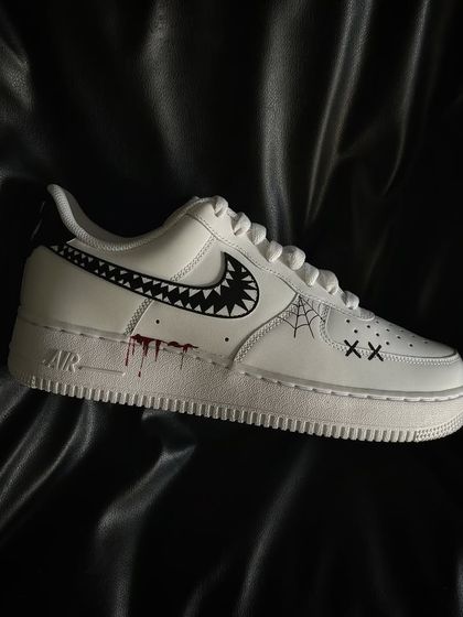 A side profile of the monster-mouth swoosh design.