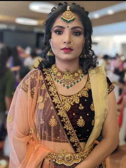 This client is wearing a beautiful antique choker with green stones for a reception. It's a versatile piece that can be styled in many ways.
