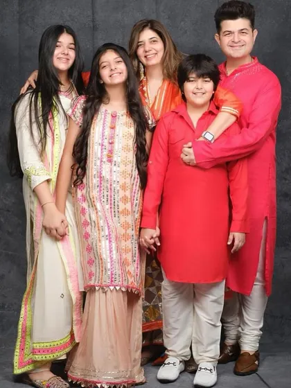 A throwback to the Ratnani family's Ganesh Chaturthi celebration. I love seeing the whole family coordinated and celebrating together in my festive wear.
