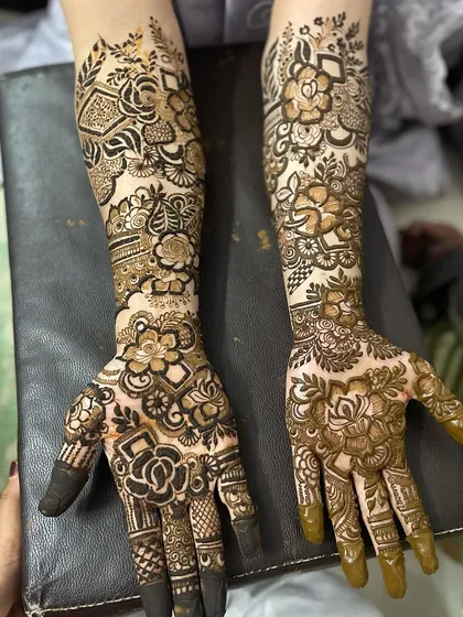 A special design for my phuppo. I used a mix of bold floral blocks and delicate, leafy vines that travel from the palm to the elbow, creating a rich and varied texture.