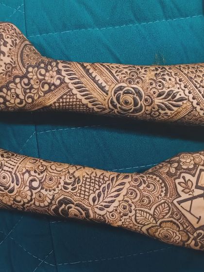 Personalized Story Mehendi photo 28