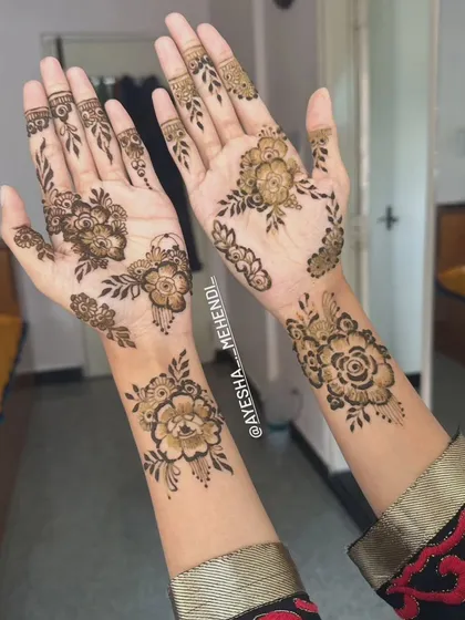 This is a classic Arabic floral design, one of my most requested styles. It's elegant and modern, with delicate flowers and vines that flow beautifully up the arm, perfect for bridesmaids or festival-goers.