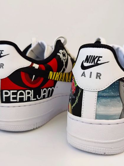 The heels of the rock sneakers, featuring the logos for Pearl Jam and the iconic prism from Pink Floyd's "The Dark Side of the Moon."