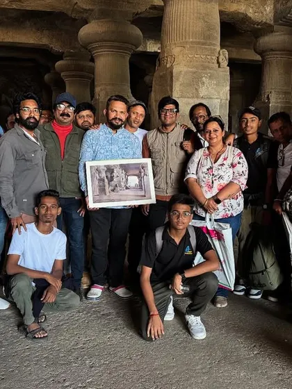 A group photo with the students who attended the on-location painting workshop at Elephanta Caves.