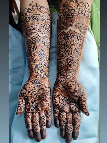 Intricate Bridal Henna photo 50