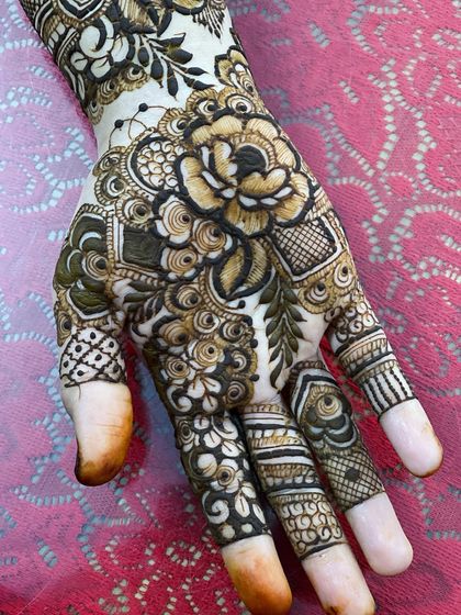 Z4 Studios - Special Occasion Henna My Signature Florals (The 'Floral Queen') photo 10
