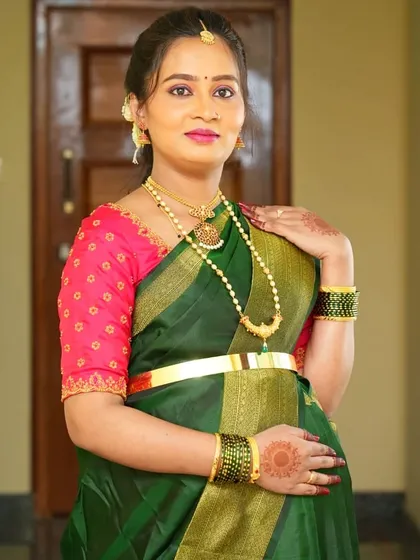 A beautiful portrait of the mom-to-be, Namratha. The makeup is kept fresh and radiant to highlight her natural glow during this special time.