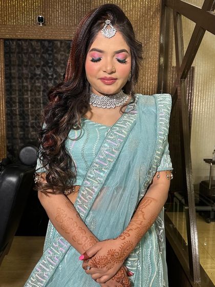 A closer look at her engagement makeup. The pink eyeshadow and glowing skin make her look fresh and radiant.