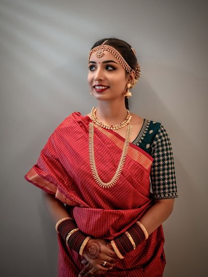 A candid moment with my bride Manasa. Her classic muhurtham makeup, featuring bold red lips and defined eyes, looks stunning from every angle.