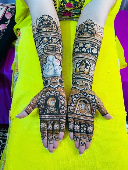 This design tells a complete story, from the couple's portraits to the inclusion of a Buddha figure for peace and blessings. We also added traditional elephant motifs and a kalash for good fortune.