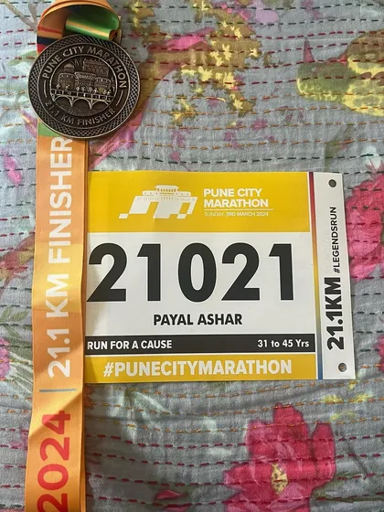 A new official personal best in the half marathon. This bib and medal represent 14 months of consistent training, strength work, and the determination to break old barriers.
