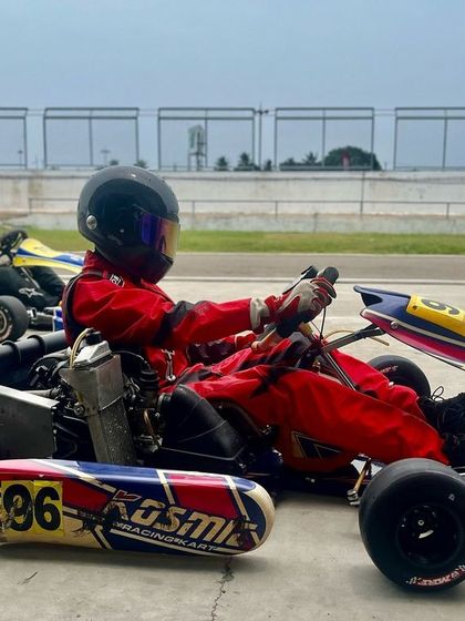 Our drivers lined up on the grid, ready for the start of the RMC Round 5 official practice.