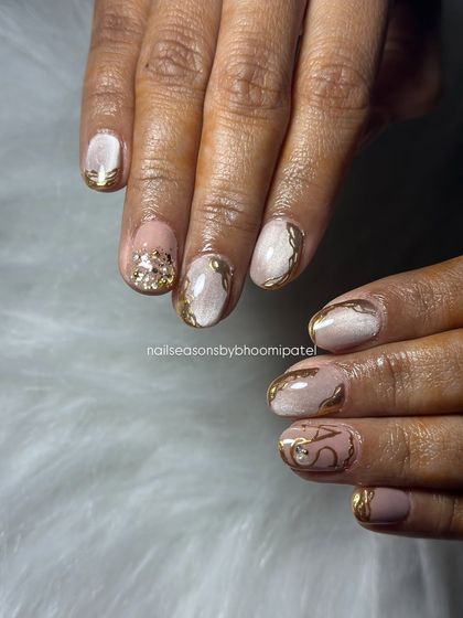 Glossy, golden, and gorgeous. This set features a mix of cat eye, chrome, and gold foil for a truly luxurious finish.