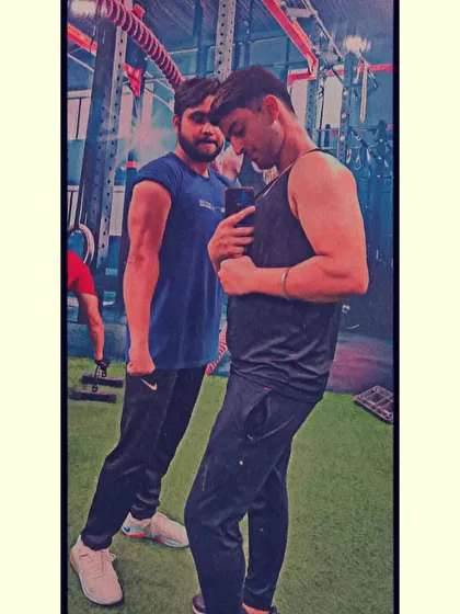 Checking the bicep pump with a friend after a good workout. Training with friends keeps the motivation high.