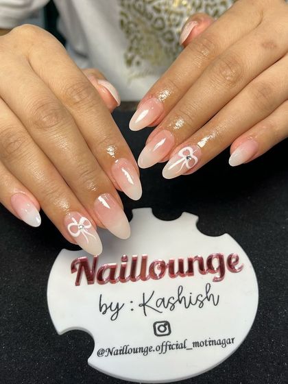 A lovely and simple set with a sheer white ombre base and delicate hand-painted bows.