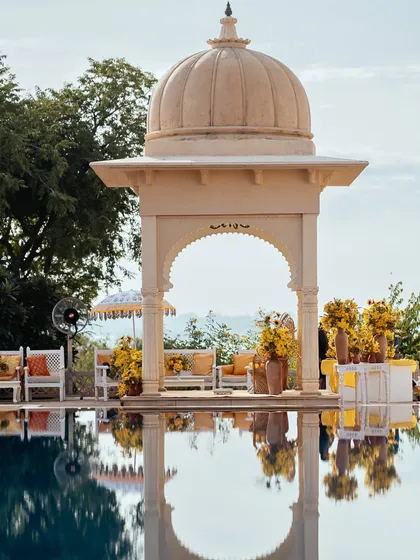 A Haldi ceremony should be about sun, smiles, and fun. We set up this vibrant, poolside celebration at the Oberoi Udaivilas, using sunflowers and marigolds to create a space that was warm, joyful, and perfect for unwinding before the main event.