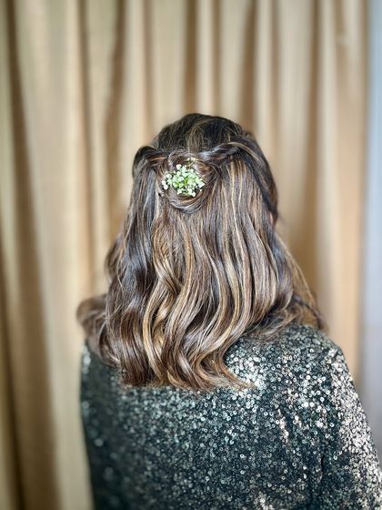 The simple and elegant hairstyle that complements her sequined top.