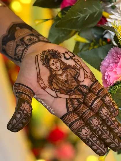 A clear and detailed portrait of the goddess Dashama, perfect for invoking blessings. The fine lines and shading bring the divine figure to life.