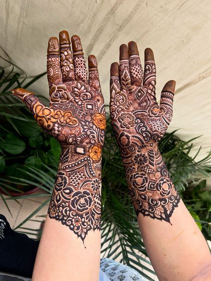 A full view of the heavy henna pattern, perfect for a bride who wants a grand design.