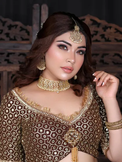 A flawless engagement look with soft pink smokey eyes and a nude lip. This is a perfect example of the subtle yet glamorous makeup we teach.