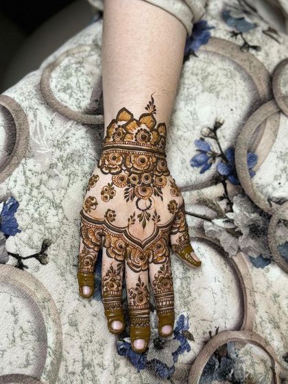 The other hand, showing a slightly different but complementary pattern.