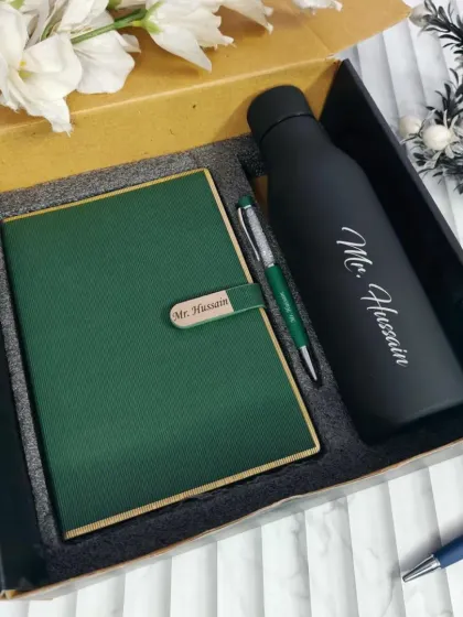An elegant corporate gift in a beautiful forest green. The personalized diary and matching water bottle create a sophisticated and cohesive set.