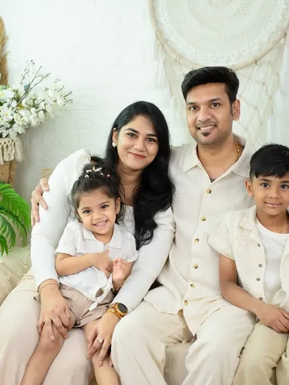 A family portrait should feel like a warm hug. I focus on capturing the real bond between you and your loved ones in a relaxed, comfortable setting, creating a timeless piece of art for your home.