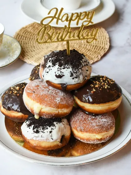 Can't make it to the bakery? You can now get our delicious Berliner donuts delivered. This birthday arrangement features a variety of our filled and topped donuts, ready to be enjoyed anywhere.