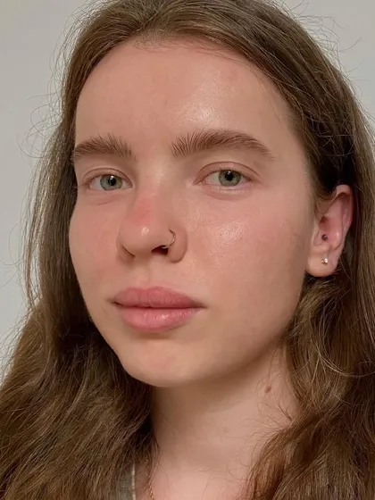 Brow thinning, or structural correction, requires a deep understanding of what to remove and what to leave. My experience allows me to create a balanced, airy result safely and effectively.