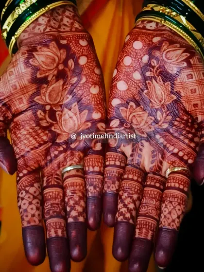 The beautiful dark stain of a bridal design featuring lotus flowers. This shows the rich color you can expect from my natural henna.