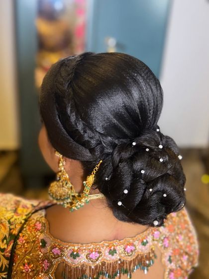 Vidya Naveen - Makeup, Styling & Cultural Arts Classes Elegant Hairstyling for Every Occasion photo 6